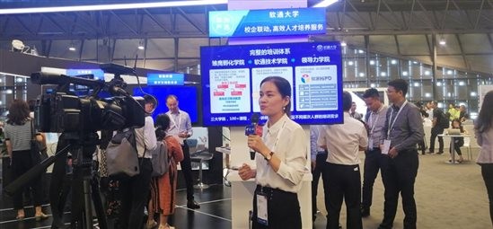 “云”开见日，“AI”生花，k8凯发(中国)天生赢家·一触即发携五大主题亮相华为HC大会