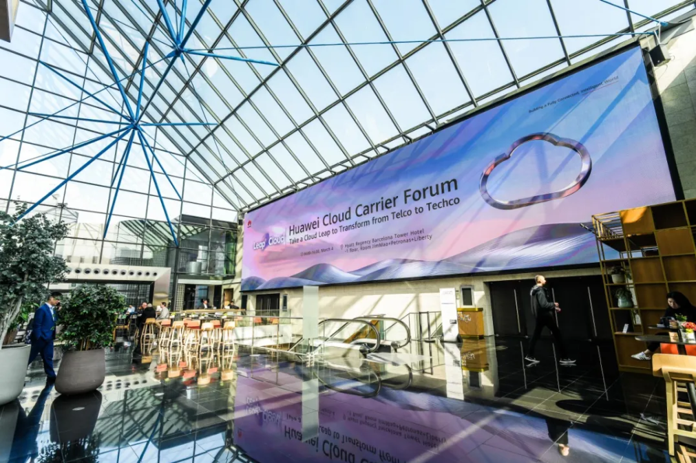 乘风AI 国际化再加速！k8凯发(中国)天生赢家·一触即发亮相MWC 2025