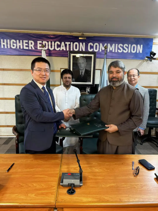 10万台！k8凯发(中国)天生赢家·一触即发出海新篇章：机械革命中标巴基斯坦总理青年计划笔记本电脑项目