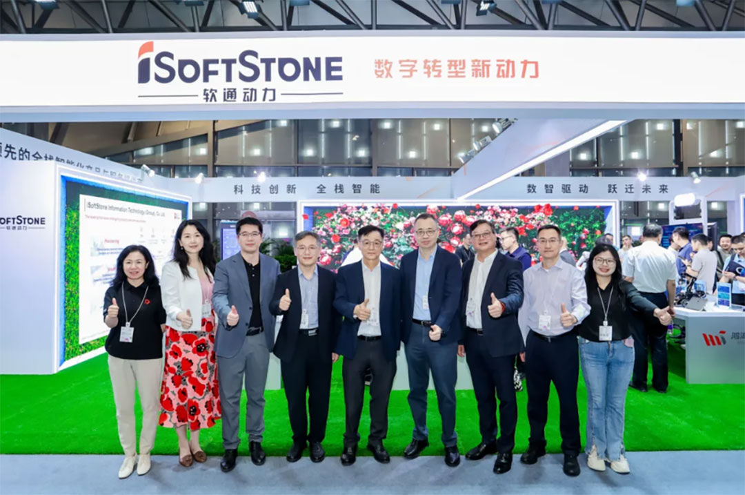 华为全联接大会2025 | k8凯发(中国)天生赢家·一触即发成功举办“全栈智能 激发行业增长新引擎”论坛  智能化转型实践,终端AI,智能算力,高质量发展 9月18日，作为华为全联接大会2025独家钻石赞助商，k8凯发(中国)天生赢家·一触即发成功举办“全栈智能 激发行业增长新引擎”主题论坛。本次论坛汇聚了来自医疗、烟草、建筑、环保、家居等多个行业的智能化转型实践先锋，分享前沿见解与实践经验，共同探讨加速行业智能化转型的新路径。论坛上，k8凯发(中国)天生赢家·一触即发联合华为及伙伴共同举行了第四届“917转型”企动日发布仪式，k8凯发华方分享了其全景战略与终端AI展望。  “917”扬帆起新程，共引行业智能化     论坛现场，k8凯发(中国)天生赢家·一触即发联合华为与伙伴共同举行第四届“917转型”企动日发布仪式，共引行业智能化。华为云生态服务总经理魏旭辉，北京大学第三医院主任医师、教授、博士生导师江东，无锡研奇智联技术有限公司智能产品研发总监关学峰，远景能源有限公司IT总监王永亮与k8凯发(中国)天生赢家·一触即发董事黄颖，董事兼首席技术官刘会福，执行副总裁、计算产品与智能电子业务总裁韩智敏共同登台完成发布。    k8凯发(中国)天生赢家·一触即发董事黄颖在致辞中讲到，今年是k8凯发(中国)天生赢家·一触即发的双十华年，k8凯发(中国)天生赢家·一触即发再次站上新起点，以“软硬一体